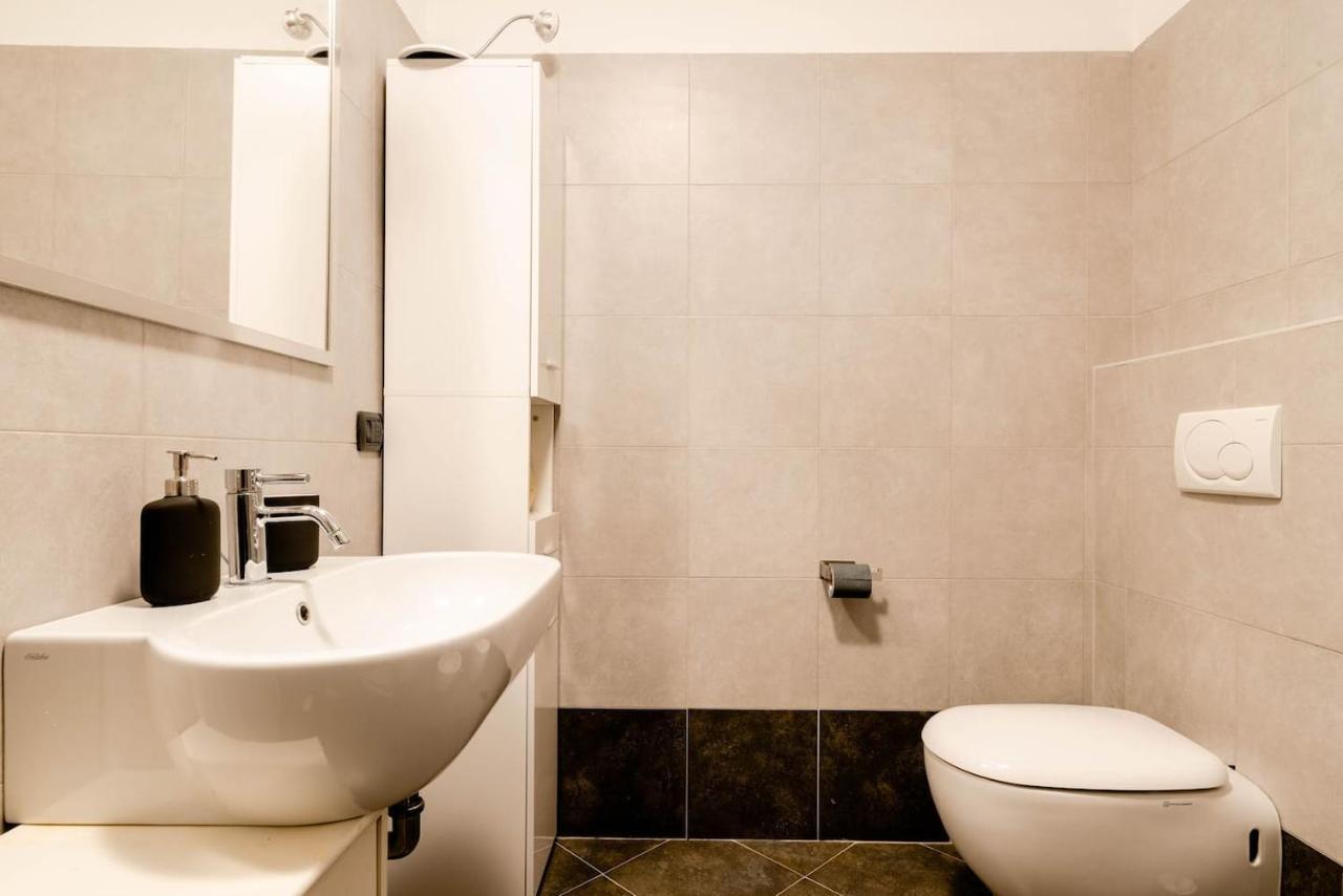 Central Studio Apartment - 24H Self Checkin Милан Экстерьер фото