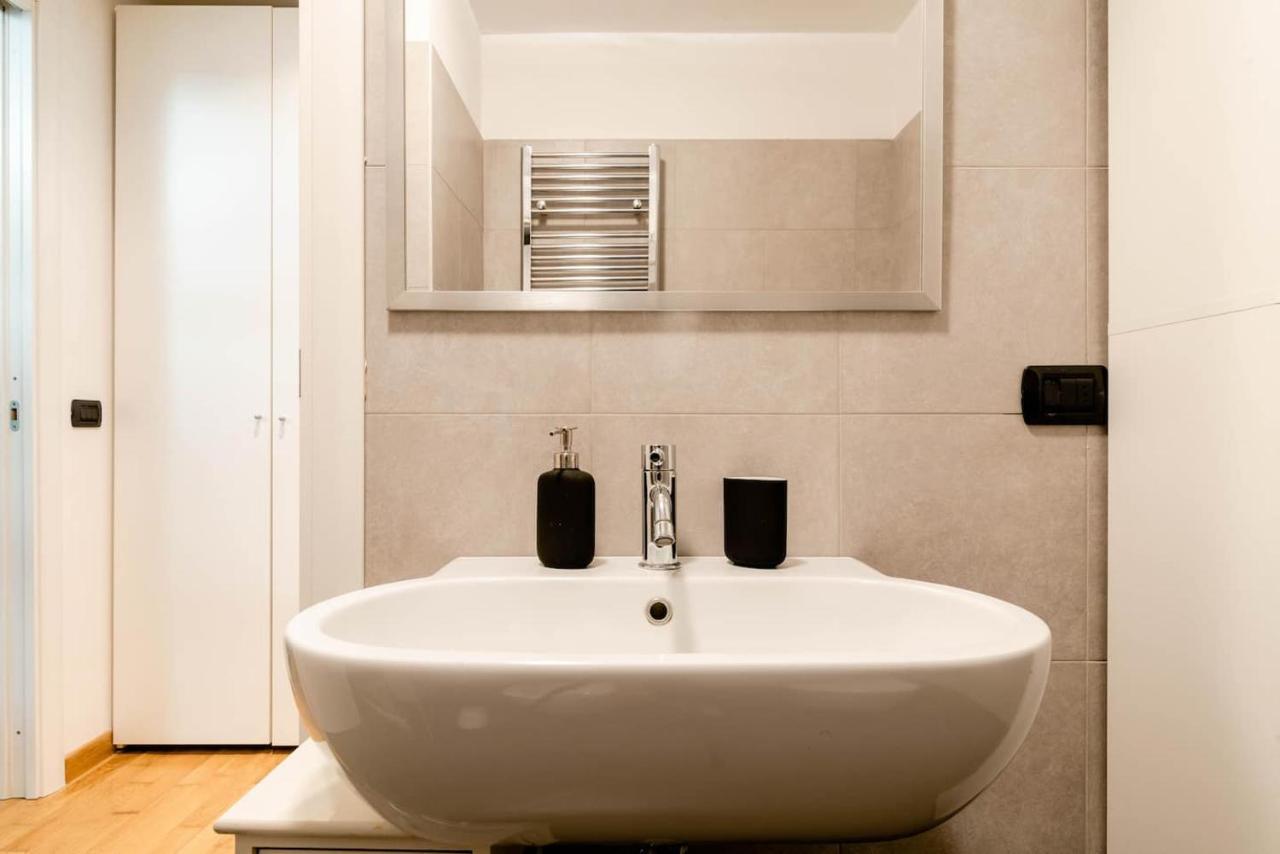 Central Studio Apartment - 24H Self Checkin Милан Экстерьер фото